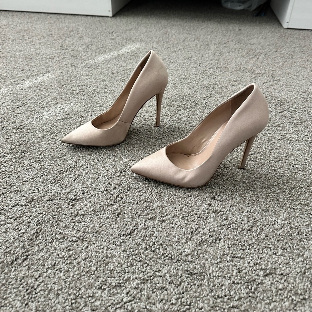 Aldo pink satin shoes, mildly used, size 5